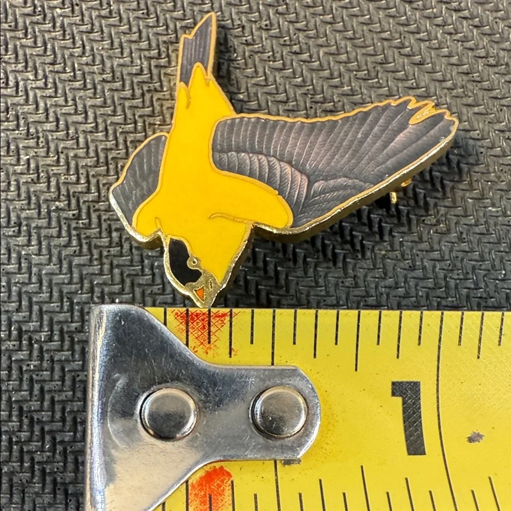 Vintage American Goldfinch Bird Enamel Pin - Decorative broach